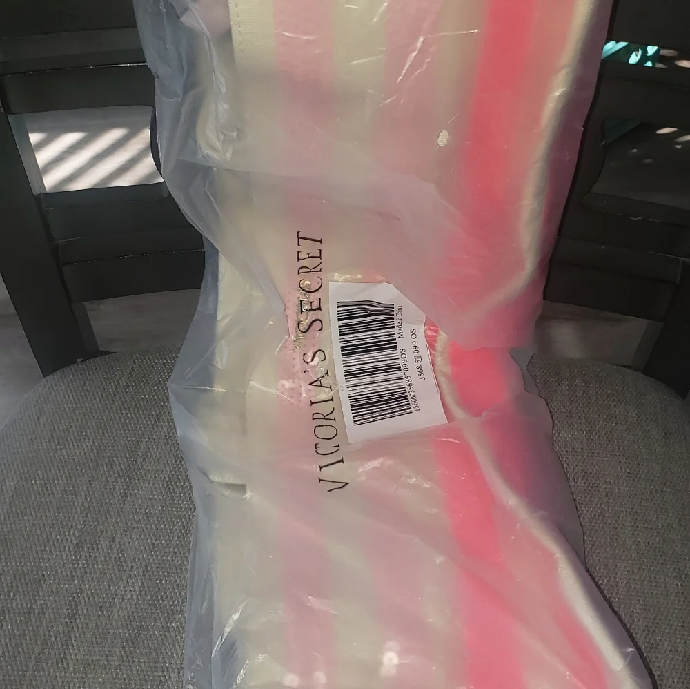 Victoria’s Secret Cream Pink Sequin Canvas Tote Bag NWT - Picture 6 of 6